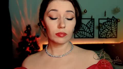 Snapshot of missbeverlymills chatting on January 4, 6:19 pm The divine Beverly online show from January 4, 6:19 pm