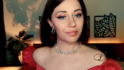 Snapshot of missbeverlymills chatting on December 7, 5:26 pm The divine Beverly online show from December 7, 5:26 pm