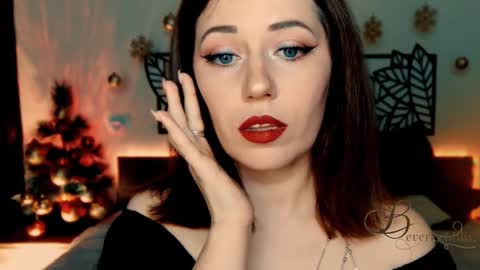 Snapshot of missbeverlymills chatting on December 21, 6:23 pm The divine Beverly online show from December 21, 6:23 pm