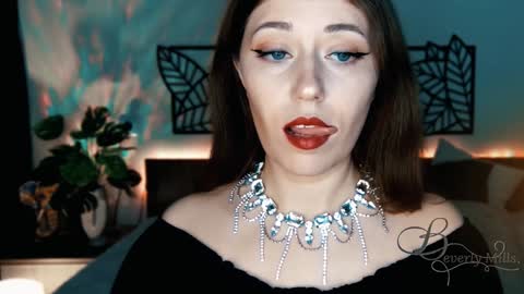 Snapshot of missbeverlymills chatting on January 11, 1:53 pm The divine Beverly online show from January 11, 1:53 pm