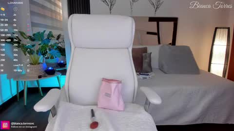 Snapshot of missbianca1 chatting on February 13, 11:15 pm Bianca Torres online show from February 13, 11:15 pm