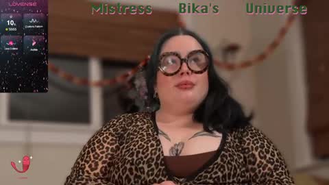 Snapshot of missbika chatting on February 15, 6:33 am Miss Bika online show from February 15, 6:33 am