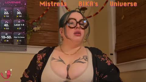 Snapshot of missbika chatting on March 2, 6:05 am Miss Bika online show from March 2, 6:05 am