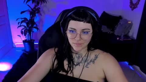 Snapshot of misscharlottte_18 chatting on January 17, 10:22 am Missy Charlottte. Hey remember to give me a thumbs up ty online show from January 17, 10:22 am