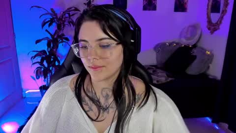 Snapshot of misscharlottte_18 chatting on January 9, 9:16 am Missy Charlottte. Hey remember to give me a thumbs up ty online show from January 9, 9:16 am