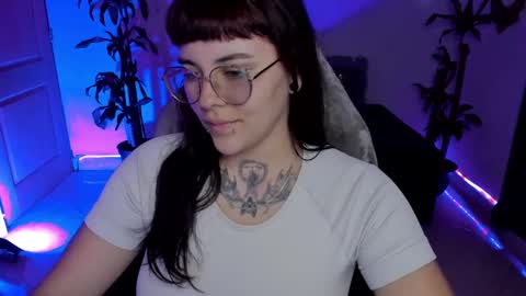 Snapshot of misscharlottte_18 chatting on February 27, 6:46 am Missy Charlottte. Hey remember to give me a thumbs up ty online show from February 27, 6:46 am
