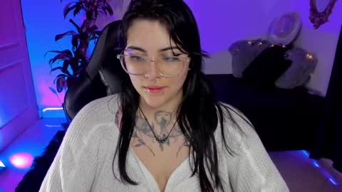 Snapshot of misscharlottte_18 chatting on January 9, 6:06 am Missy Charlottte. Hey remember to give me a thumbs up ty online show from January 9, 6:06 am