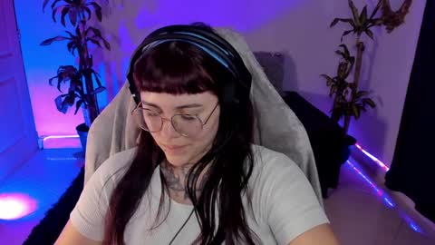 Snapshot of misscharlottte_18 chatting on February 27, 9:50 am Missy Charlottte. Hey remember to give me a thumbs up ty online show from February 27, 9:50 am