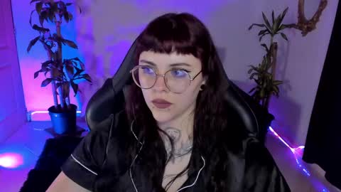 Snapshot of misscharlottte_18 chatting on March 5, 7:38 am Missy Charlottte. Hey remember to give me a thumbs up ty online show from March 5, 7:38 am