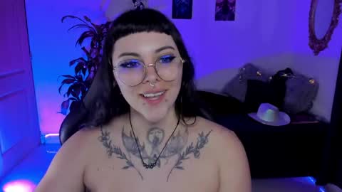 Snapshot of misscharlottte_18 chatting on January 18, 10:39 am Missy Charlottte. Hey remember to give me a thumbs up ty online show from January 18, 10:39 am