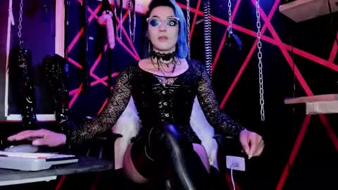 Missdarklady online show from March 13, 10:46 pm