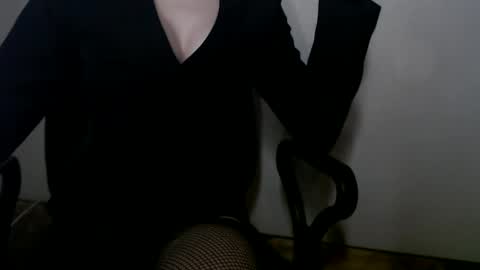 miss Dionys online show from December 15, 5:47 am