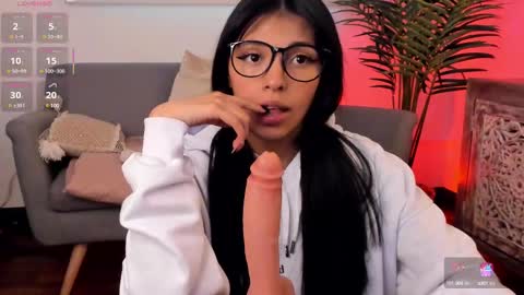 Snapshot of missesmeralda chatting on February 26, 2:16 pm Julieta Arboleda but i like call me esme online show from February 26, 2:16 pm