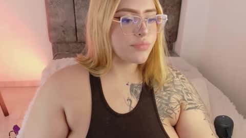 missevans_ online show from March 31, 2:56 am