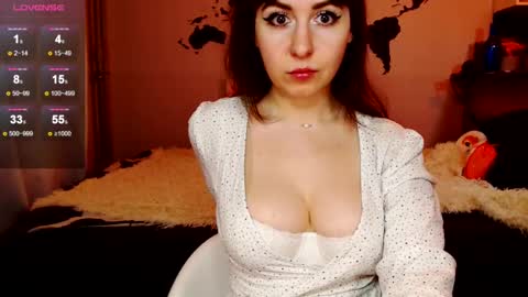 Snapshot of missgenevaonceagain chatting on February 19, 11:04 pm G online show from February 19, 11:04 pm