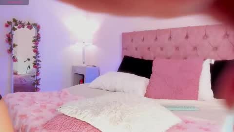 Melany Hiller online show from March 28, 8:27 am