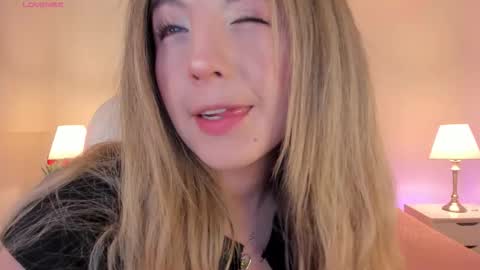 Bella Castillo online show from October 28, 12:50 pm