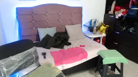 Snapshot of misskarol18 chatting on February 26, 5:10 pm misskarol18 online show from February 26, 5:10 pm