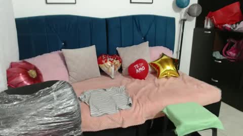 Snapshot of misskarol18 chatting on February 15, 5:28 pm misskarol18 online show from February 15, 5:28 pm