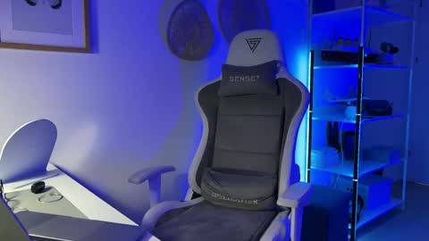 misslalii online show from April 14, 6:44 pm