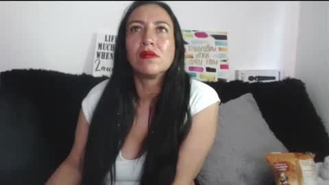 Snapshot of misslucyy1 chatting on December 31, 8:56 pm luccy online show from December 31, 8:56 pm