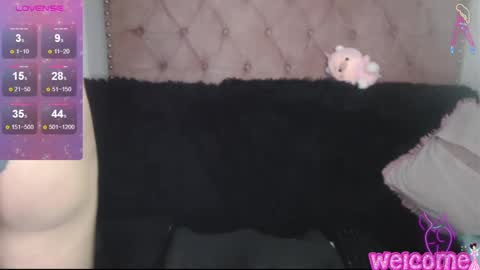 Snapshot of misslucyy1 chatting on March 6, 9:53 pm luccy online show from March 6, 9:53 pm