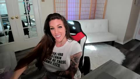 Snapshot of misslusciousxox chatting on February 8, 6:01 pm MissLuscious online show from February 8, 6:01 pm