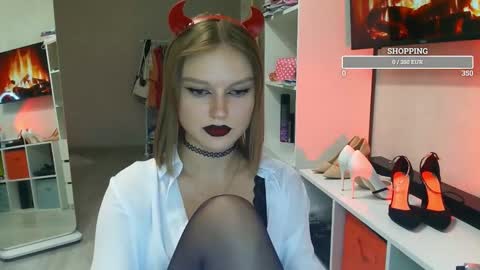 OneGoddess online show from October 31, 7:14 pm