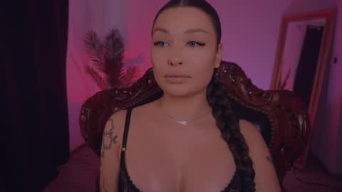 Snapshot of missmerciless chatting on February 26, 9:22 am LUXXANDRA online show from February 26, 9:22 am