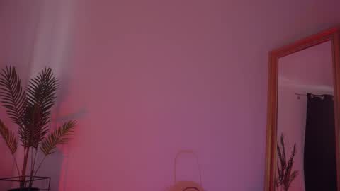 Snapshot of missmerciless chatting on February 25, 11:32 am LUXXANDRA online show from February 25, 11:32 am