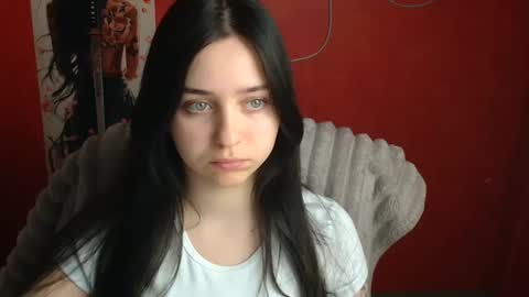 Mia online show from April 19, 11:44 am