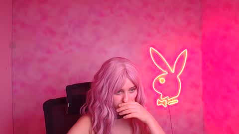 Mia online show from November 17, 10:56 pm