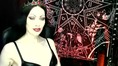 MissMoonDoll online show from October 6, 4:30 am