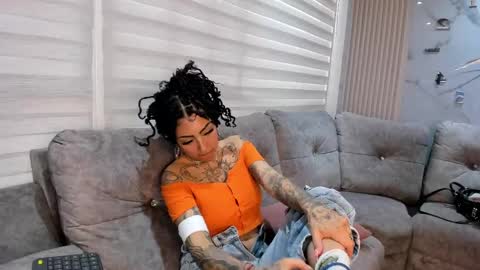 insta miss nickeloo online show from February 25, 8:11 pm