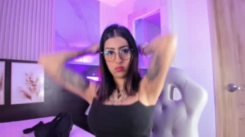 insta miss nickeloo online show from January 6, 2:47 pm