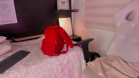 insta miss nickeloo online show from February 22, 8:42 pm