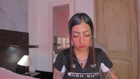insta miss nickeloo online show from January 11, 4:46 pm
