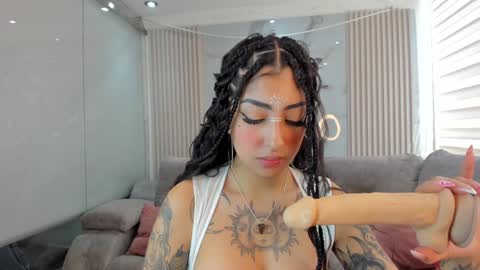 insta miss nickeloo online show from January 14, 6:49 pm