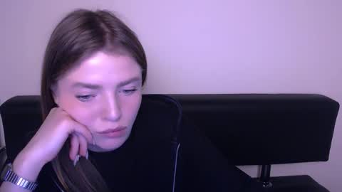 Snapshot of missoliviaa_ chatting on February 19, 12:55 pm Olivia online show from February 19, 12:55 pm