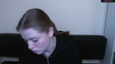 Snapshot of missoliviaa_ chatting on January 3, 7:49 am Olivia online show from January 3, 7:49 am