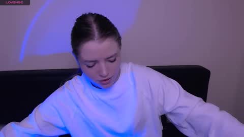 Snapshot of missoliviaa_ chatting on November 1, 8:24 am Olivia online show from November 1, 8:24 am