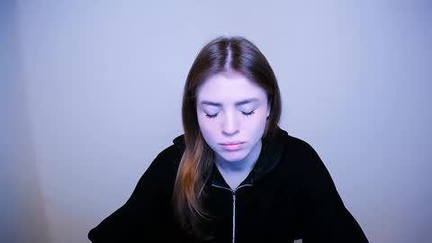 Snapshot of missoliviaa_ chatting on February 11, 10:14 am Olivia online show from February 11, 10:14 am