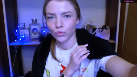 Snapshot of missoliviaa_ chatting on January 9, 8:13 am Olivia online show from January 9, 8:13 am