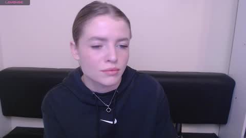 Snapshot of missoliviaa_ chatting on March 7, 1:51 pm Olivia online show from March 7, 1:51 pm