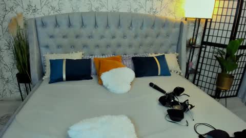 Snapshot of missrosse_ chatting on December 5, 3:09 am Emily online show from December 5, 3:09 am
