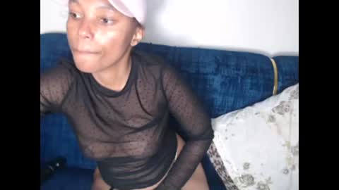Snapshot of missthighsohmy chatting on January 12, 9:19 pm missthighsohmy online show from January 12, 9:19 pm