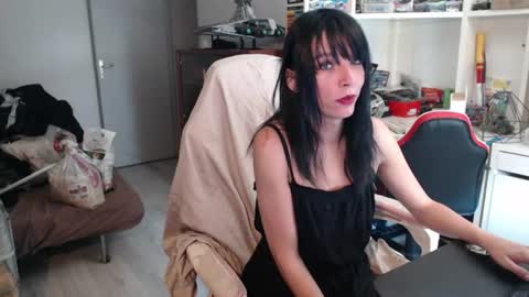 missthon online show from June 25, 8:52 am