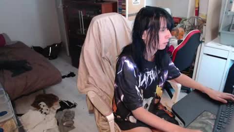 missthon online show from June 23, 11:50 am
