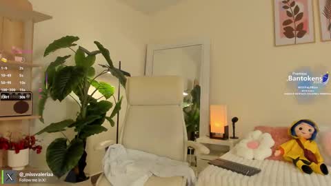 Valeria Davila online show from October 13, 1:35 pm