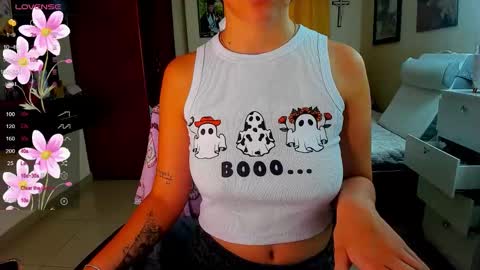 Snapshot of missvalery1 chatting on September 18, 10:25 pm missvalery1 online show from September 18, 10:25 pm